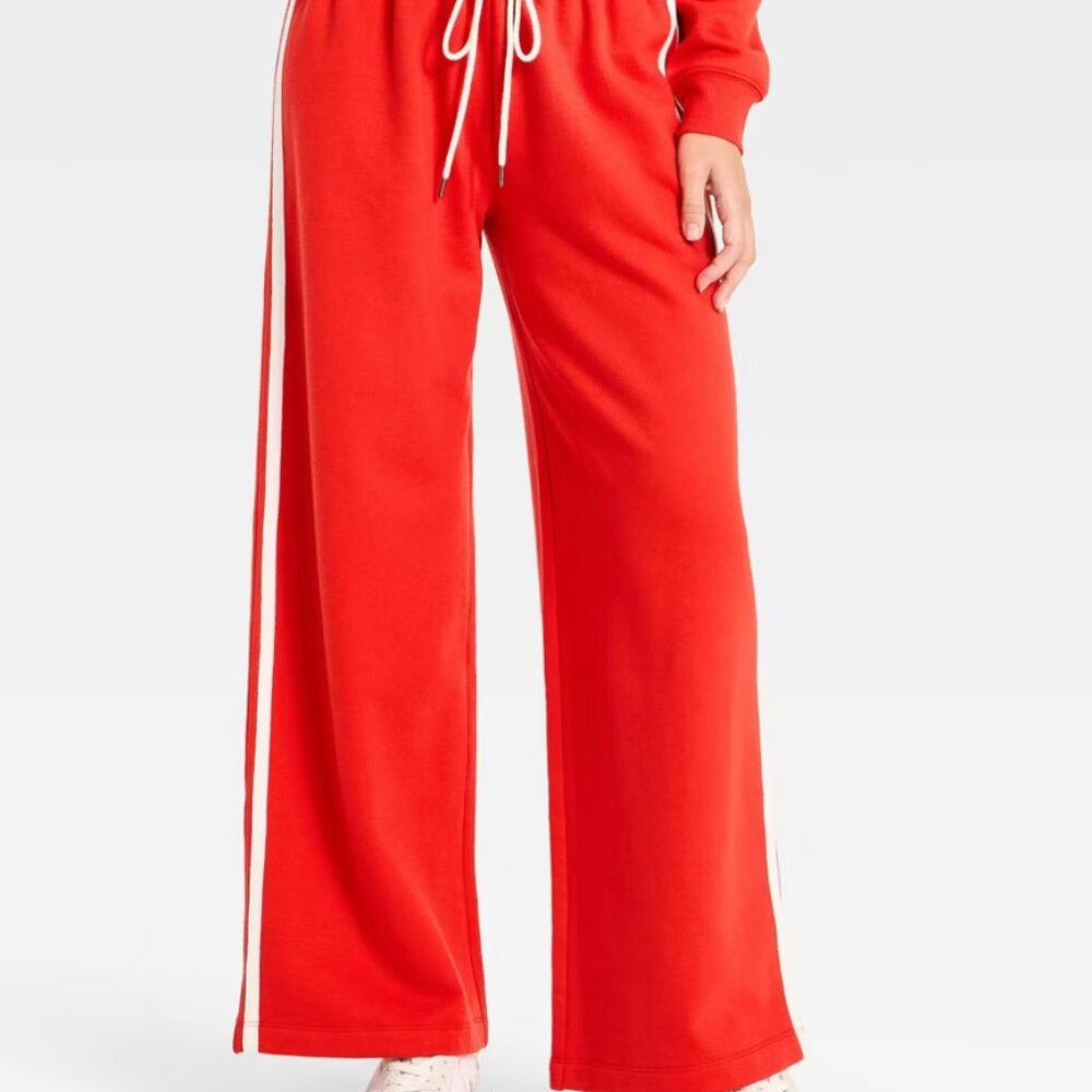 Women's Mid-Rise Straight Leg Track Sweatpants - Universal Thread™